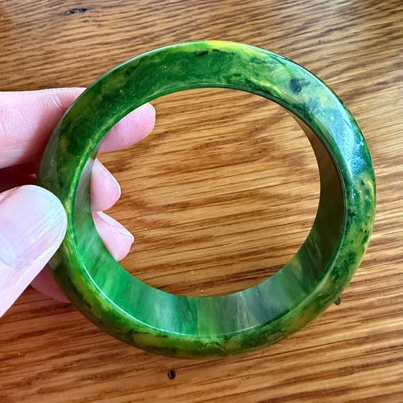 Vintage green marbled “spinach” Bakelite bangle - Picture 2 of 7